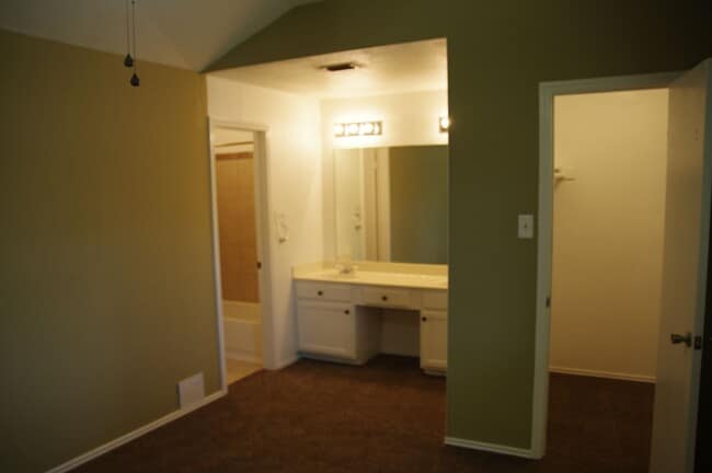 8015 Forest Ash in Live Oak, TX - Building Photo - Building Photo