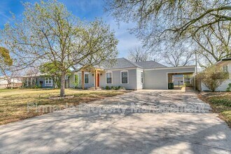 2205 Live Oak St in San Angelo, TX - Foto de edificio - Building Photo