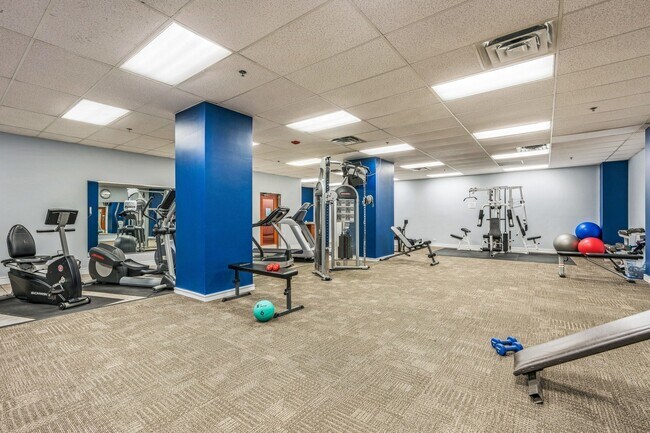 212 W Washington St in Chicago, IL - Building Photo - Building Photo