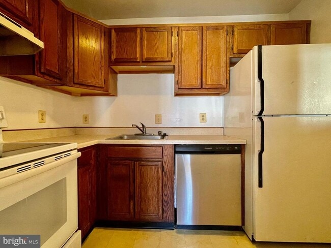 property at 200 Chesterfield Ln