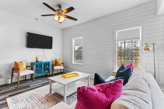 property at 808 27th St