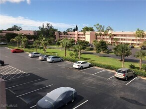 225 Turtle Lake Ct, Unit 301 in Naples, FL - Building Photo - Building Photo
