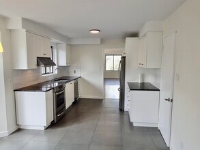 238 Harrow in Hampstead, QC - Building Photo - Building Photo