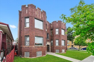 6355 S Washtenaw Ave in Chicago, IL - Building Photo - Building Photo