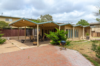 Wellington Commons in Odessa, TX - Foto de edificio - Building Photo