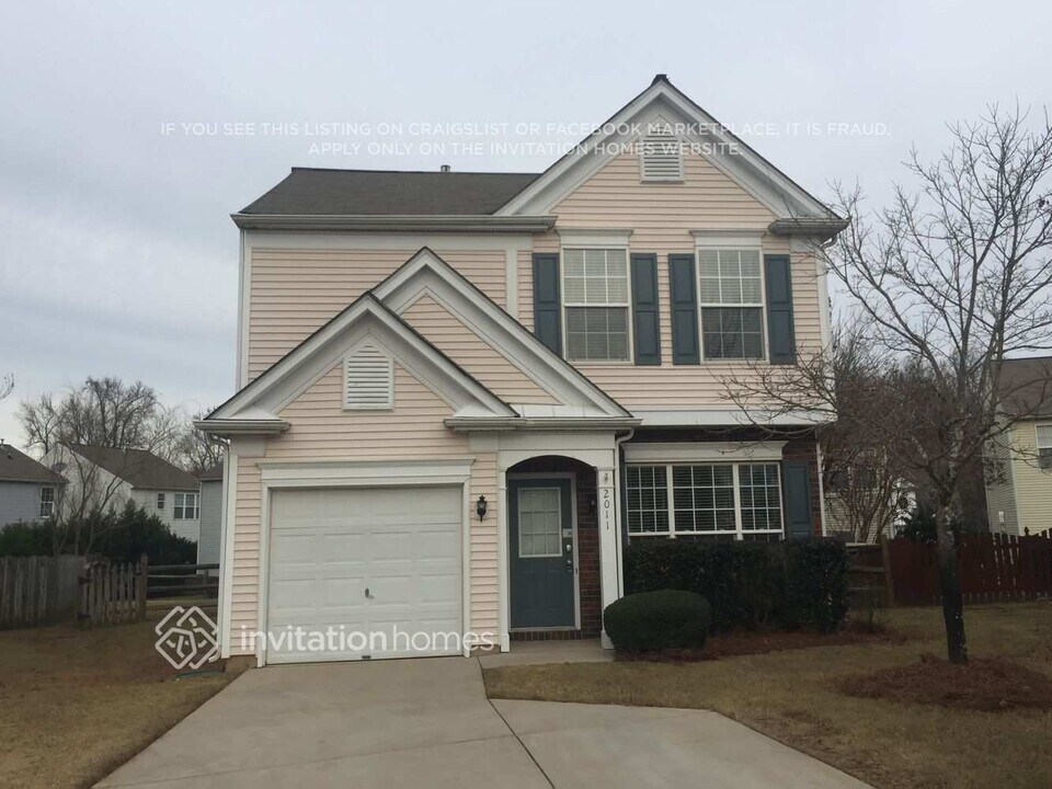 2011 Chinabrook Ct in Charlotte, NC - Building Photo