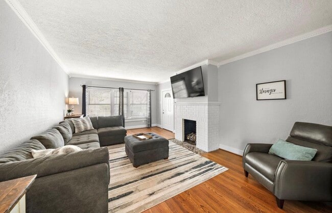 1633 Castle Ct in Houston, TX - Building Photo - Building Photo