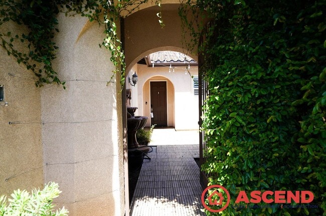 property at 4808 Aviara Dr