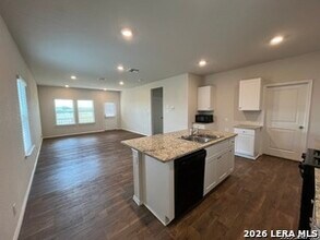 465 Middle Grn Lp in Floresville, TX - Building Photo - Building Photo