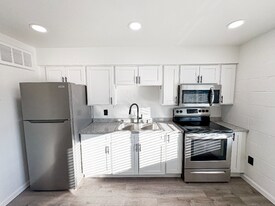 1110 E Highland Ave in Phoenix, AZ - Building Photo