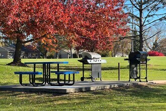 Greenlawn Arbors Apartments in Springfield, OH - Foto de edificio - Building Photo