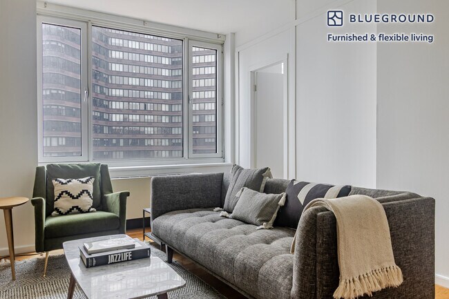 635 W 42nd St in New York, NY - Building Photo - Building Photo