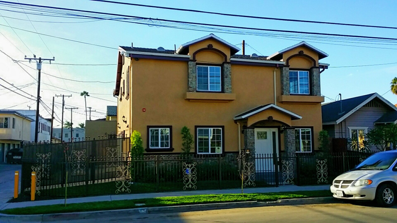 435 Cerritos Ave in Long Beach, CA - Building Photo