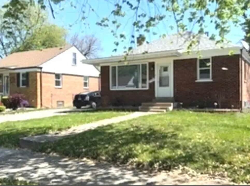 17745 Burnham Ave in Lansing, IL - Building Photo