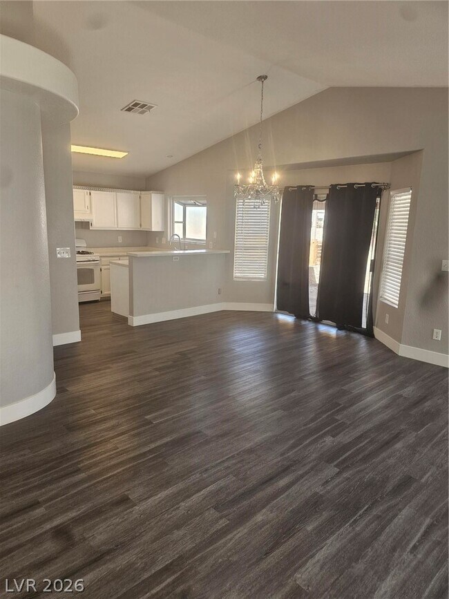 8020 James Grayson Dr in Las Vegas, NV - Building Photo - Building Photo