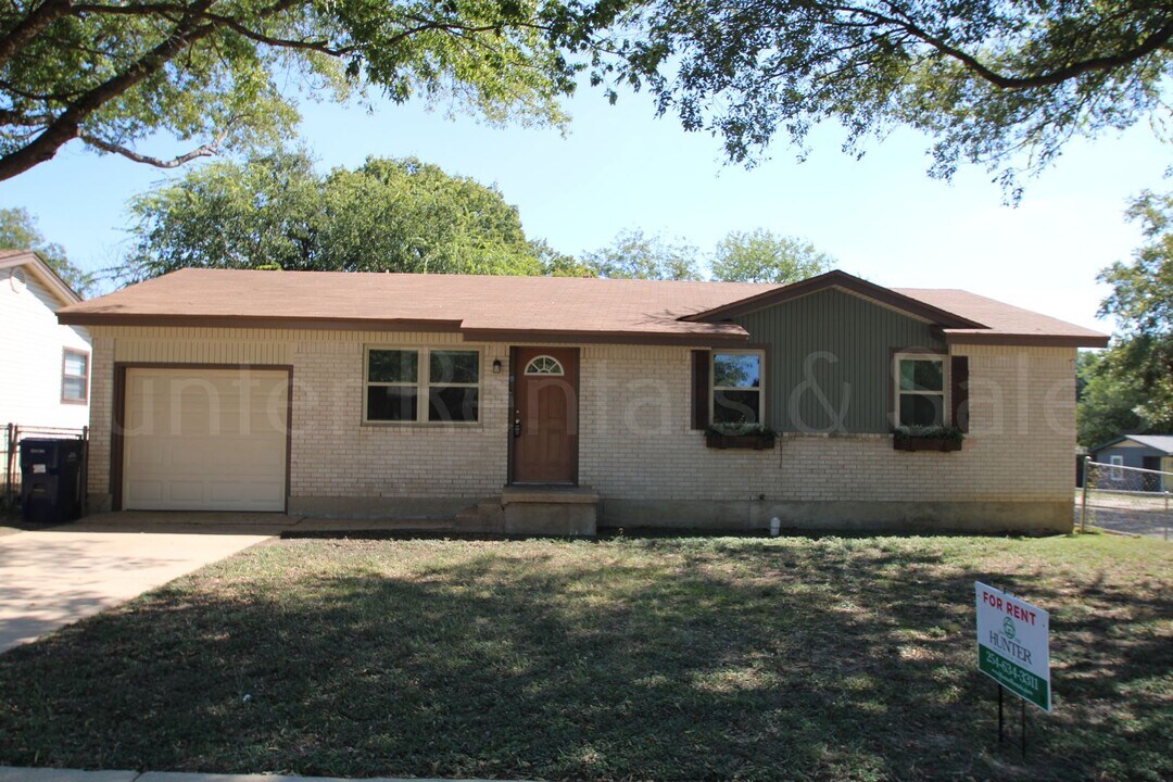 1211 S 9th St in Copperas Cove, TX - Building Photo