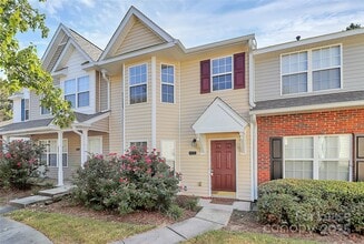 915 Par One Ct in Fort Mill, SC - Building Photo - Building Photo