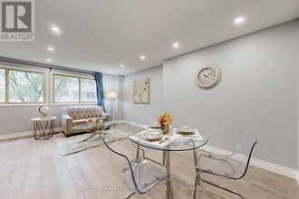 10 Townsend Rd in Toronto, ON - Building Photo - Building Photo