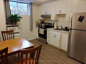 712 Glen Forrest Blvd in Waterloo, ON - Building Photo - Building Photo