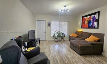265 NE 116th St, Unit 1 in Miami, FL - Foto de edificio - Building Photo