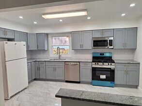 169 W 51st St in Bayonne, NJ - Building Photo - Building Photo