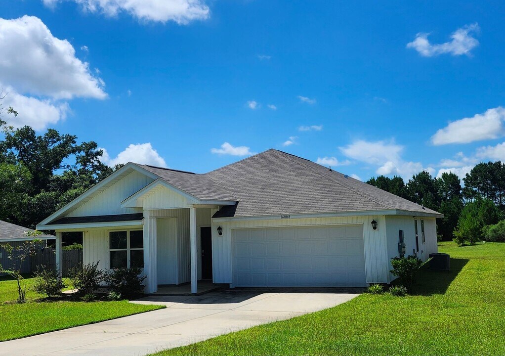 16808 Rhodes Ln in Foley, AL - Building Photo
