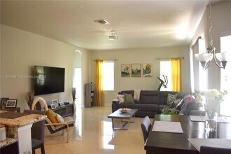 3937 W Gardenia Ave in Weston, FL - Building Photo - Building Photo