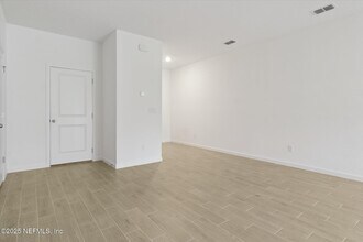 6913 Gable Grv Ave in Jacksonville, FL - Foto de edificio - Building Photo