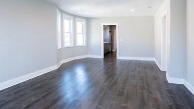 268 Brown St, Unit 268 Brown Street Waltham in Waltham, MA - Foto de edificio - Building Photo