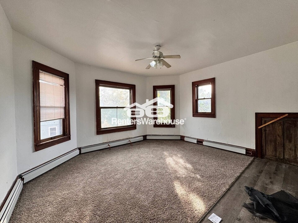 1326 E 9th St in Des Moines, IA - Building Photo