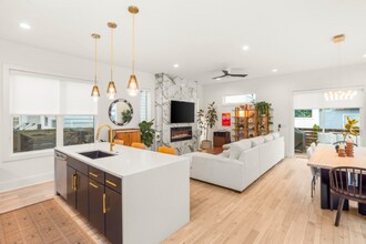 2210 14th Ave N in Nashville, TN - Foto de edificio - Building Photo