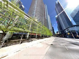 8 York St in Toronto, ON - Building Photo