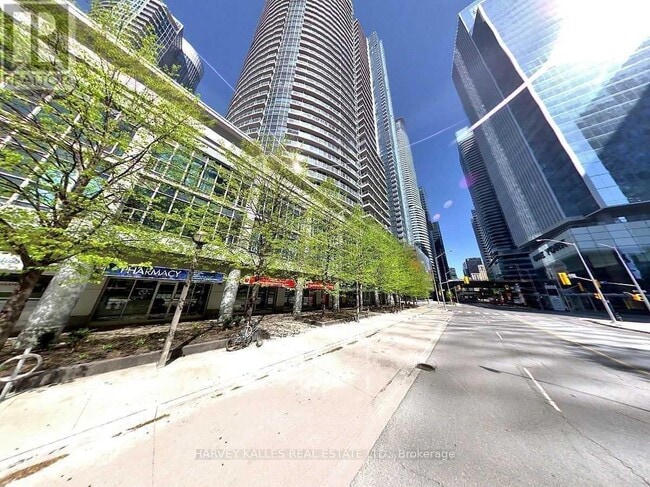 property at 8 York St