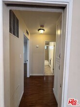 2134 S Bentley Ave in Los Angeles, CA - Building Photo - Building Photo