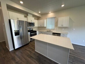 4833 Thyme Ave NE in Salem, OR - Building Photo - Building Photo