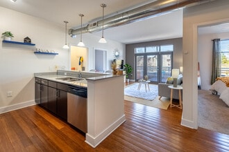 Attain Shockoe in Richmond, VA - Foto de edificio - Building Photo