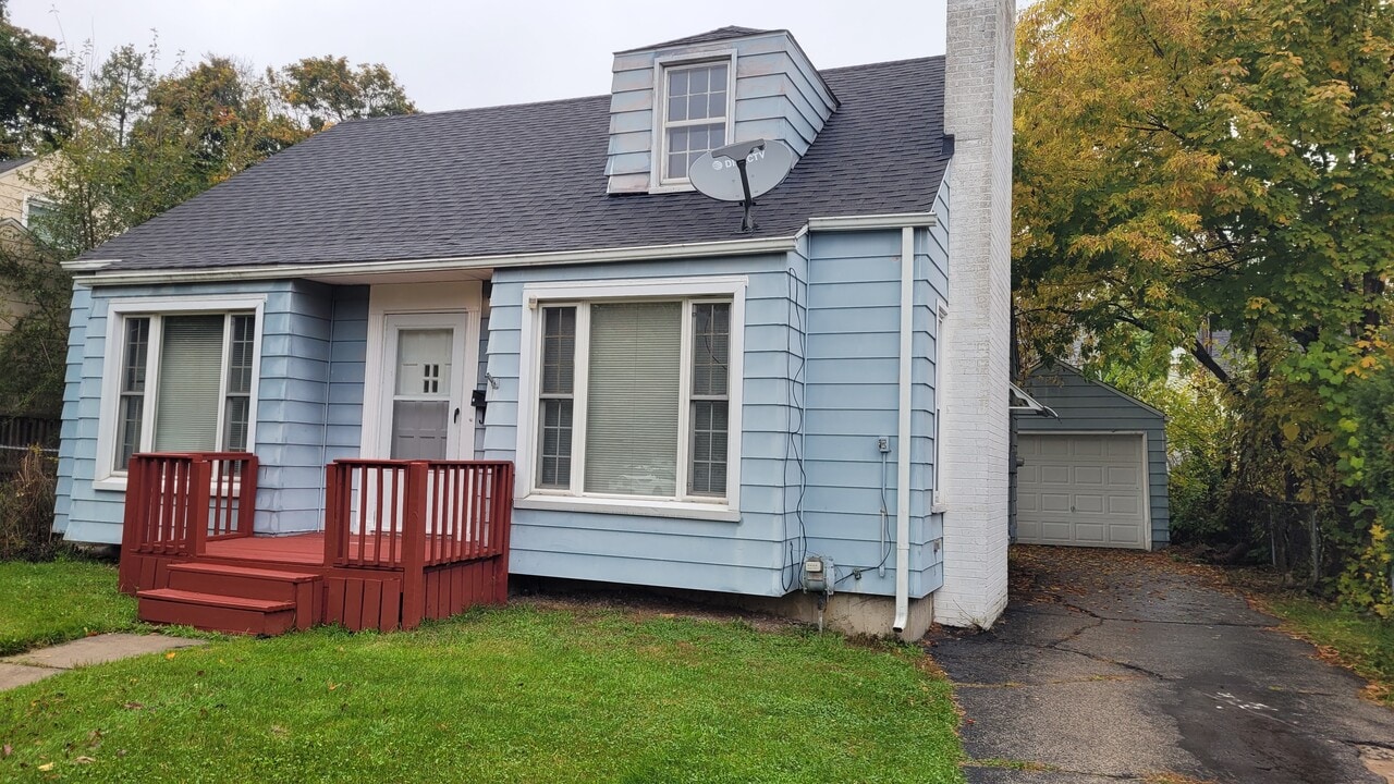 2556 Thomas st in Flint, MI - Foto de edificio