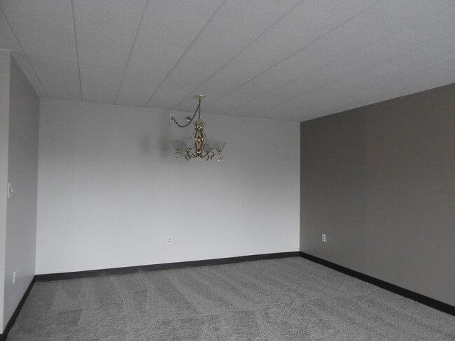 Bower Hill Apartments in Mt. Lebanon, PA - Foto de edificio - Building Photo