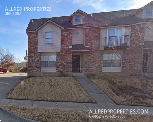 property at 1724 N Chestnut Ave