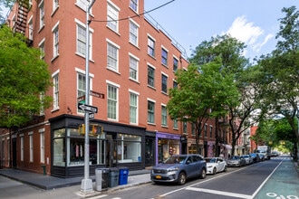 370 Bleecker St in New York, NY - Building Photo - Building Photo