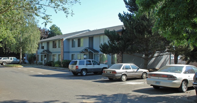 Centerpointe Apartments in Salem, OR - Foto de edificio - Building Photo