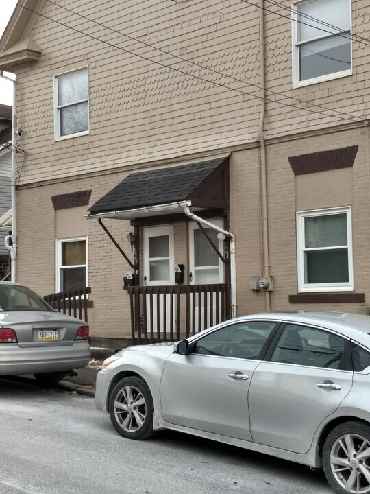 121 College St in Butler, PA - Foto de edificio