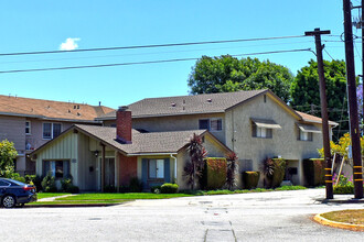 440 E San Antonio Dr in Long Beach, CA - Building Photo - Building Photo