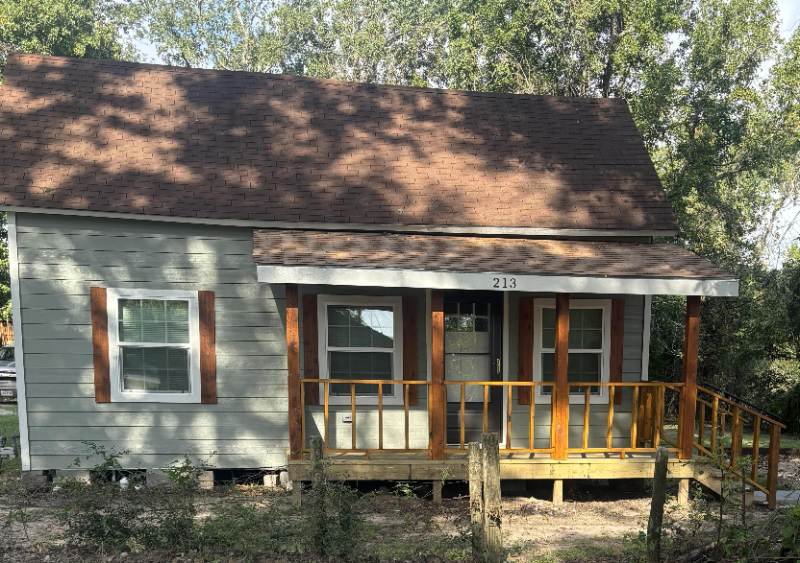 213 Crawford St in Huntsville, TX - Building Photo