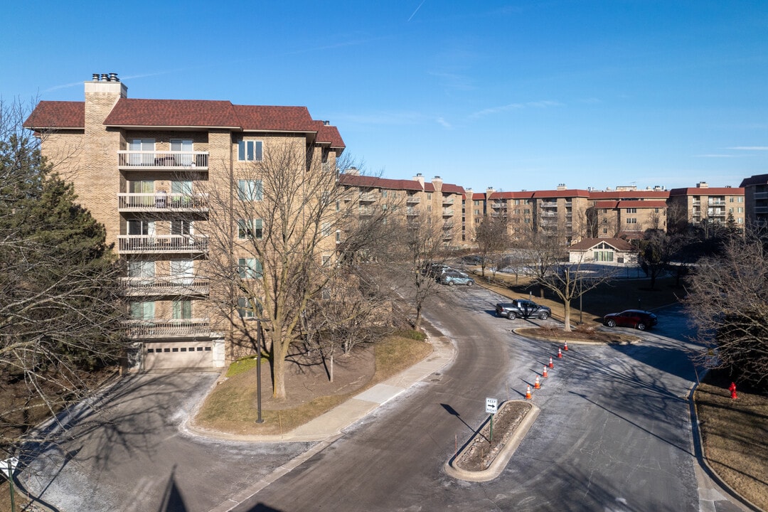 Northbrook Court in Northbrook, IL - Building Photo