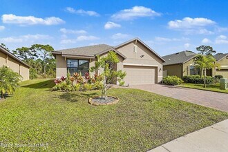 543 Old Country Rd S E in Palm Bay, FL - Foto de edificio - Building Photo