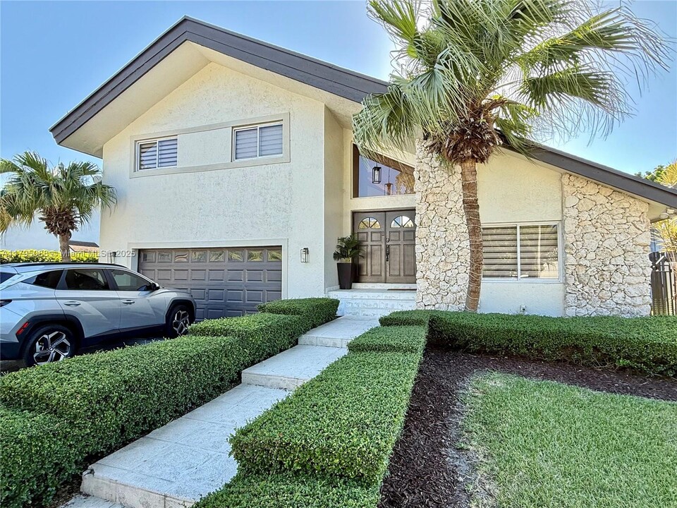 10802 SW 142nd Ct in Miami, FL - Foto de edificio