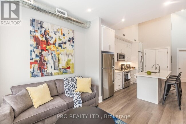 property at 1220-1220 King St W