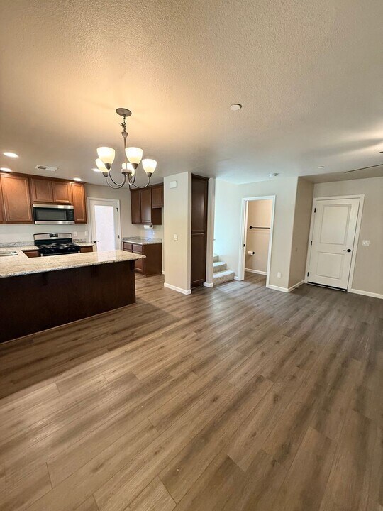 1172 Velarde Cir in San Miguel, CA - Building Photo