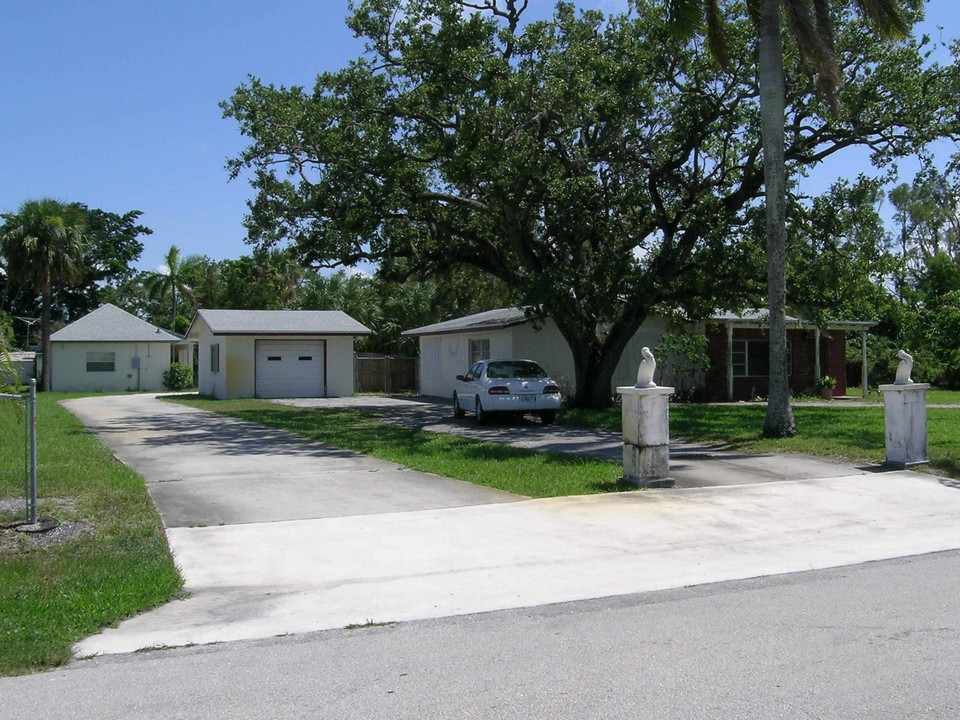 2910 Melaleuca Dr in West Palm Beach, FL - Building Photo